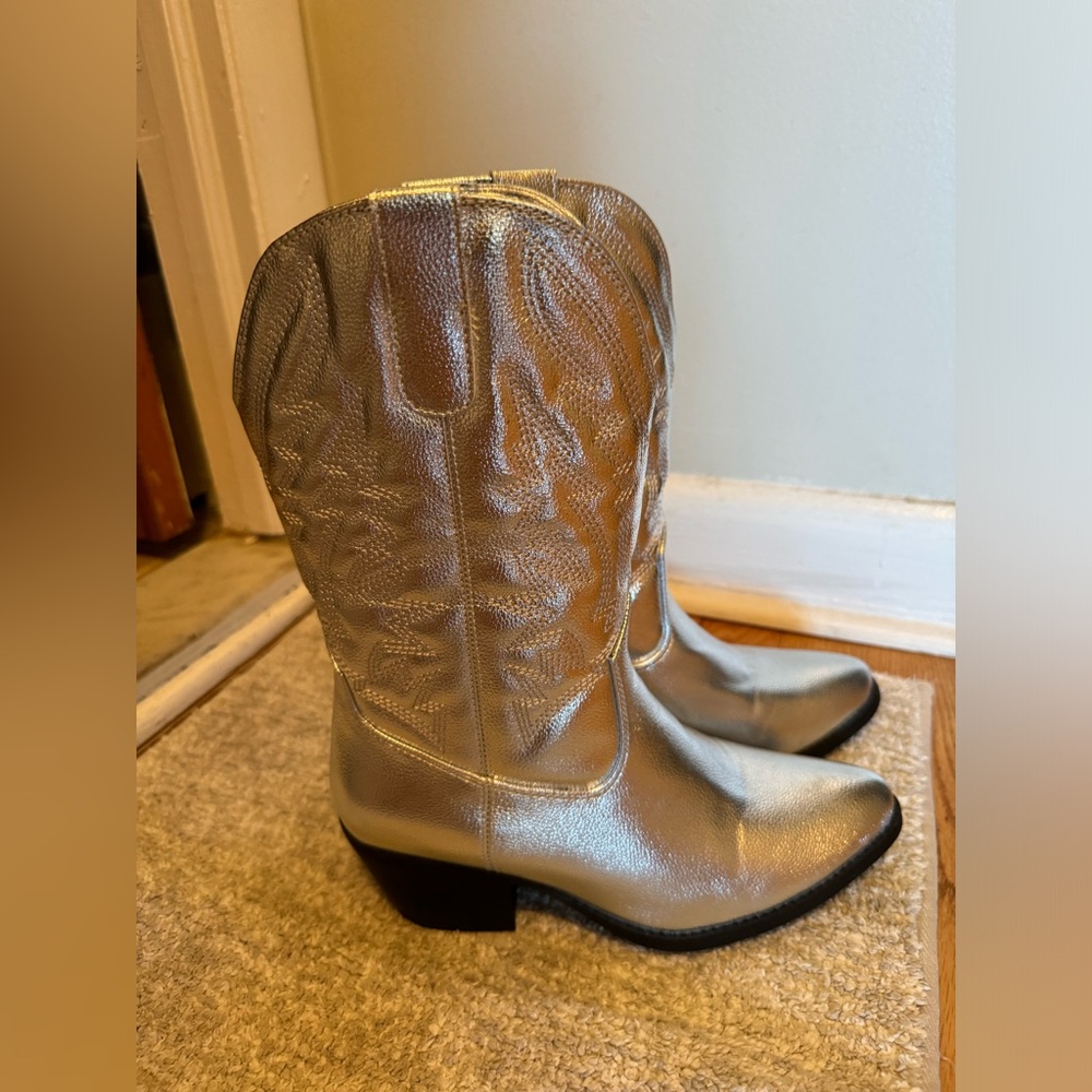 Cowgirl boots size 7